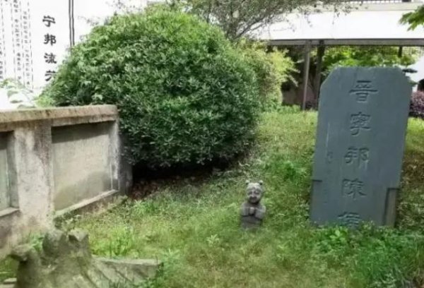 专业配资股票 入住酒店遛弯时竟发现千年古墓，未提前告知消费者构成侵权吗？律师解读→